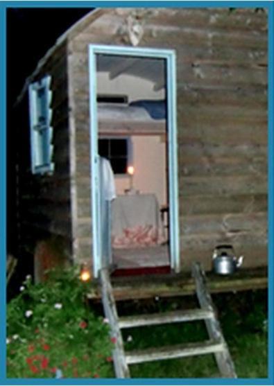 Farm stay Mollies Hut Frome